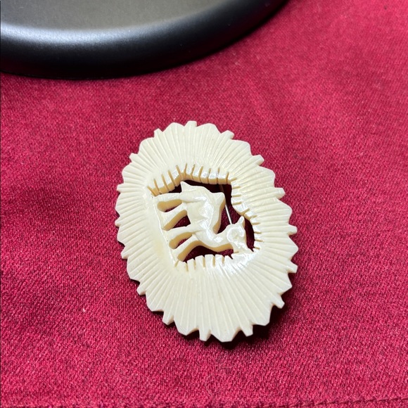 1950 Vintage Ivory Pin - Picture 6 of 6